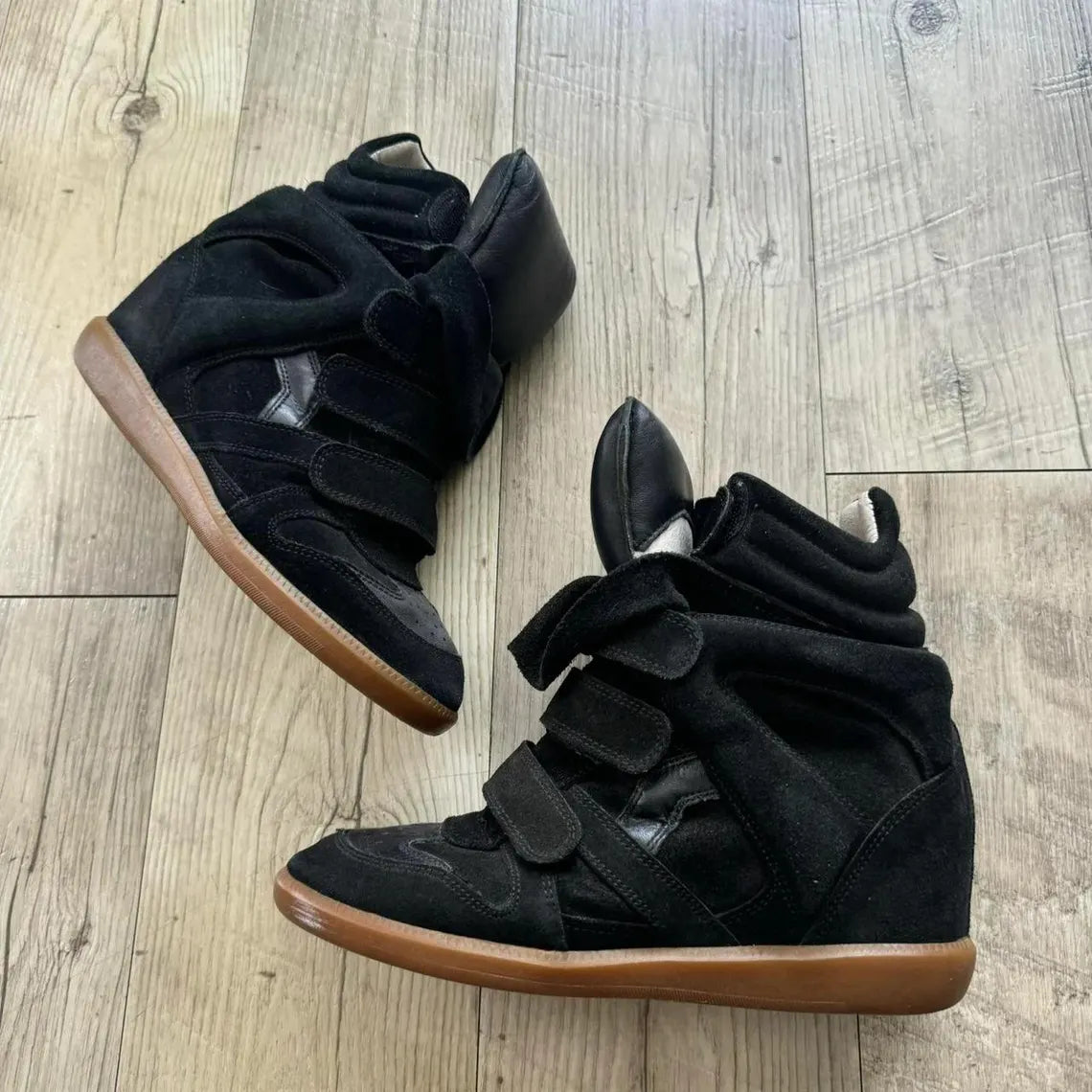 Isabel Marant Bekket Wedge Sneakers – Black Leather – Pre-Owned Available in EU sizes 37 to 41 (US 6.5–10.5 / UK 4.5–8.5)